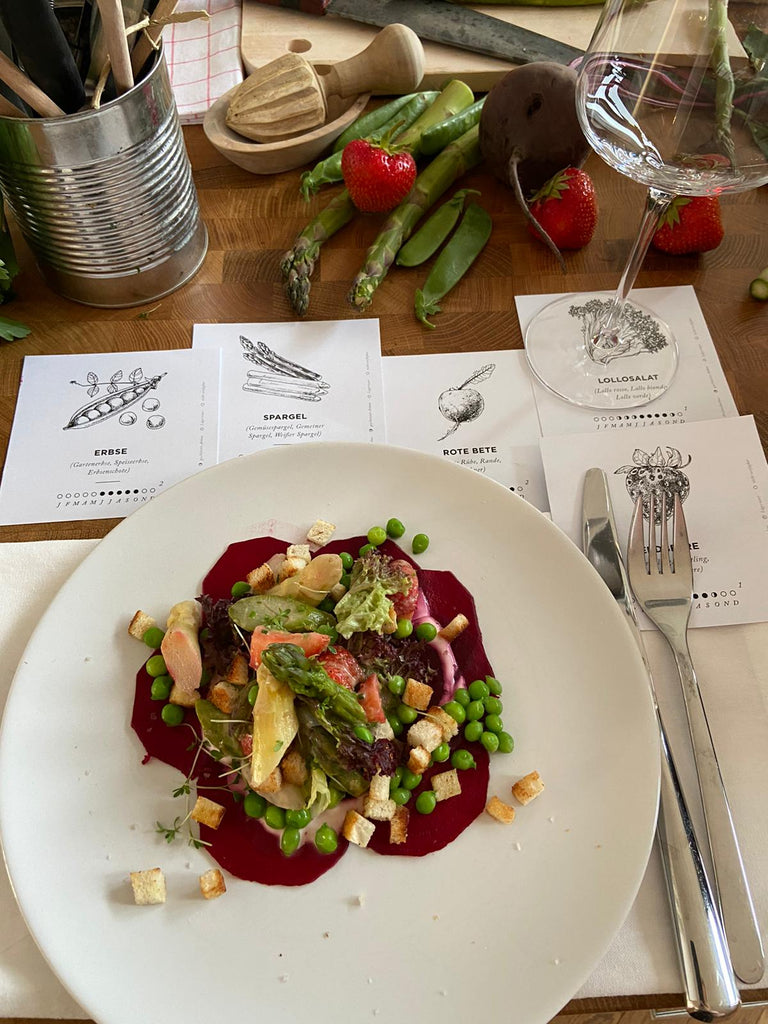 Spargelsalat auf rote Bete Carpaccio